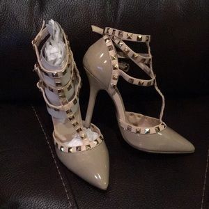 🔥4” shoes with gold studs
